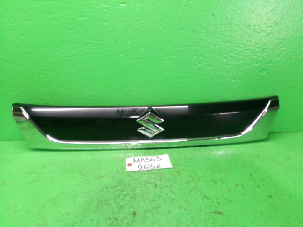 Накладка 5-й двери SUZUKI SOLIO MA36S задняя (б/у)