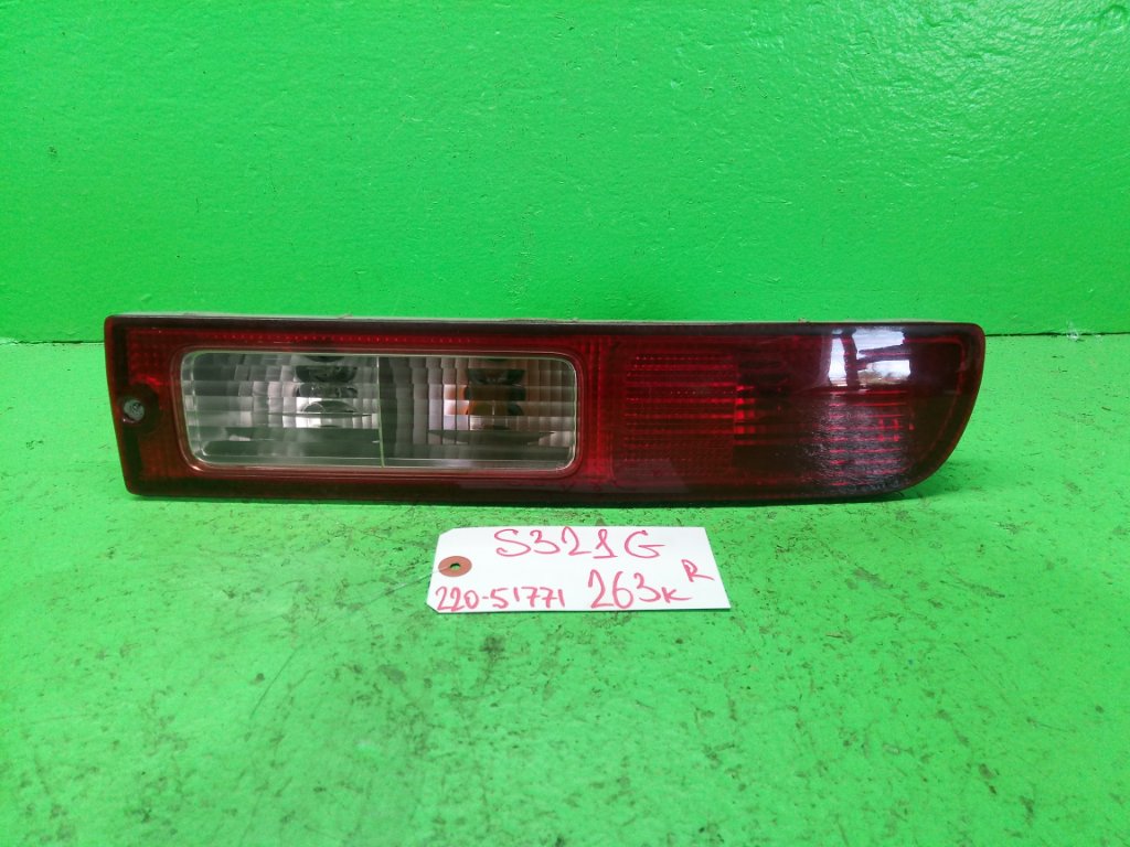 Стоп-сигнал DAIHATSU HIJET S321G правый (б/у)