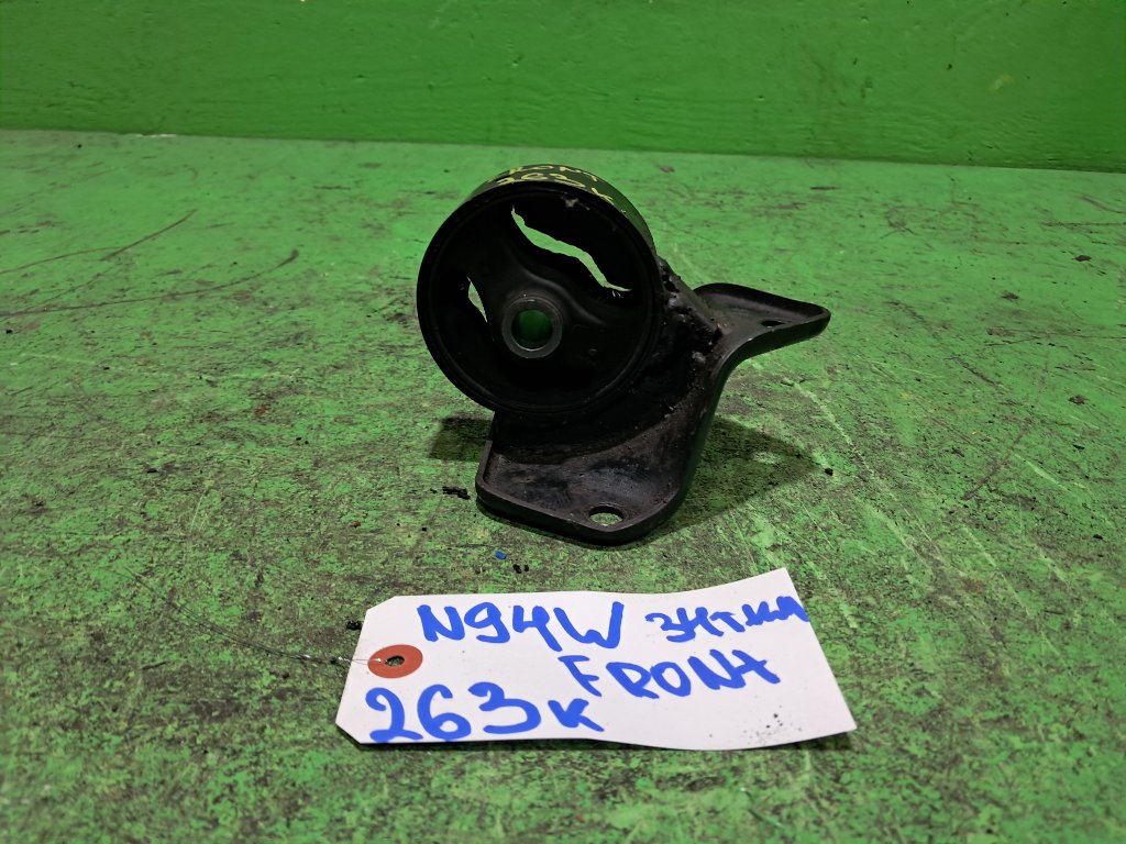 Подушка двигателя MITSUBISHI CHARIOT N94W передняя (б/у)