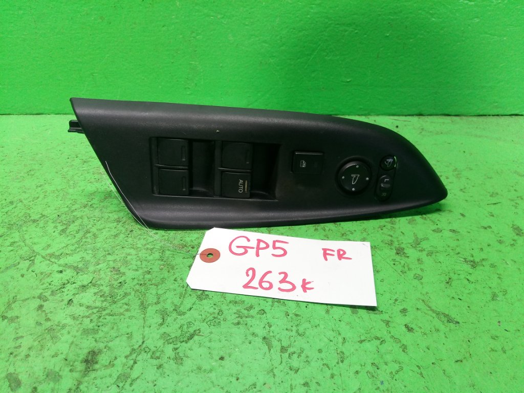 Блок упр. стеклоподьемниками HONDA FIT GP5 передний правый (б/у)
