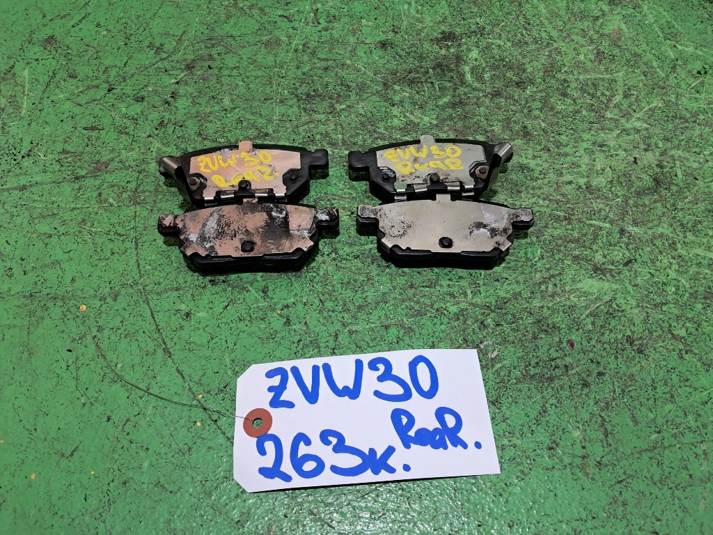 Тормозные колодки TOYOTA PRIUS ZVW30 заднее (б/у)