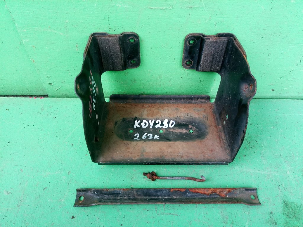 Крепление аккумулятора TOYOTA DYNA KDY280 (б/у)