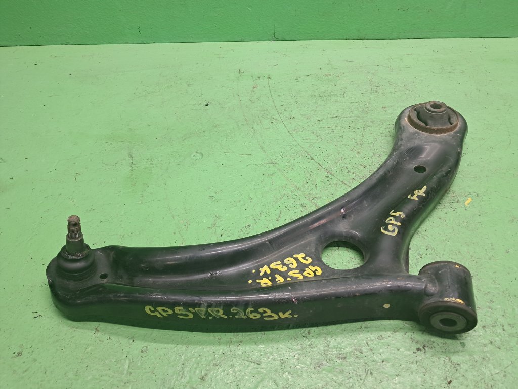 Рычаг HONDA FIT GP5 передний правый (б/у)