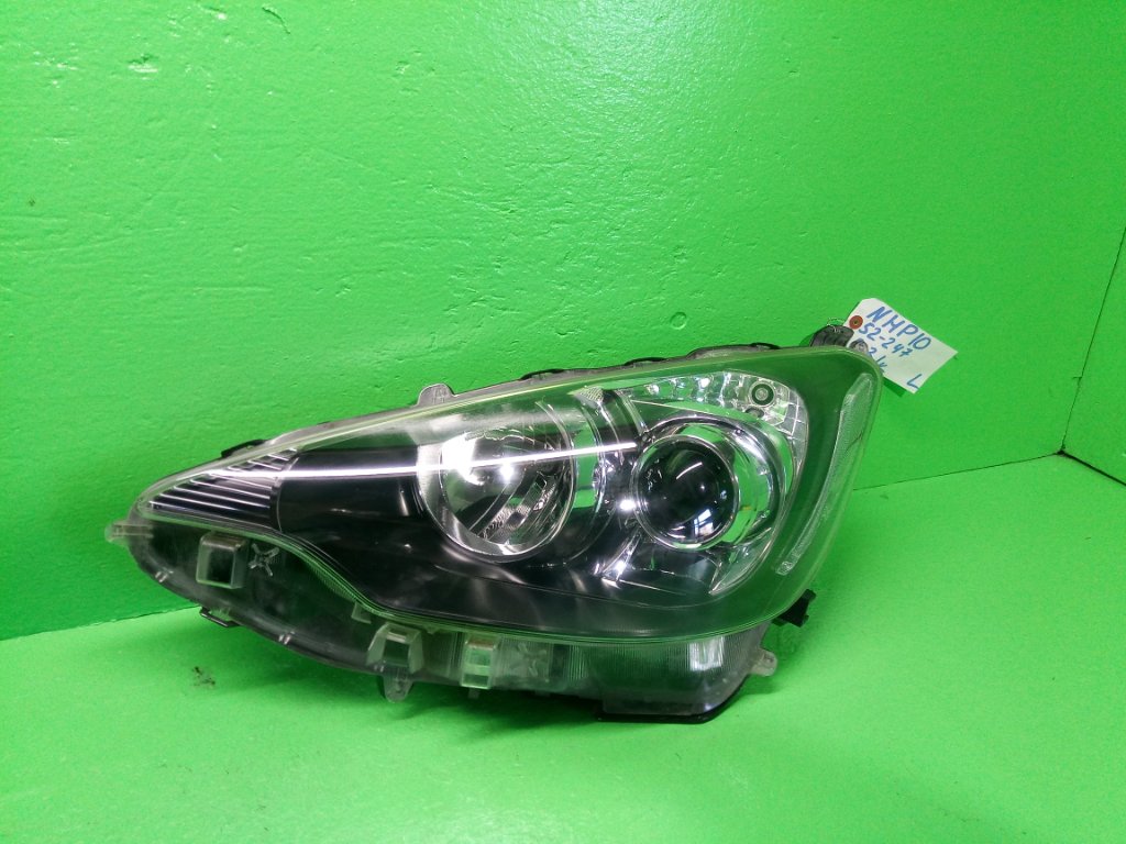 Фара TOYOTA AQUA NHP10 левая (б/у)