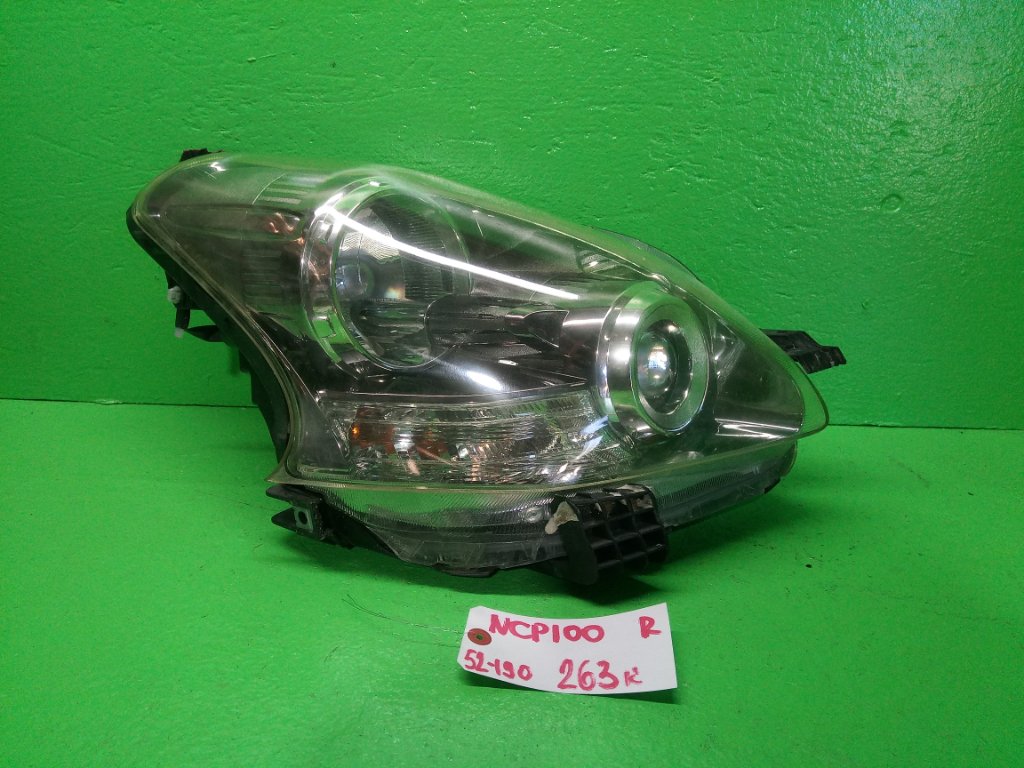 Фара TOYOTA RACTIS NCP100 правая (б/у)