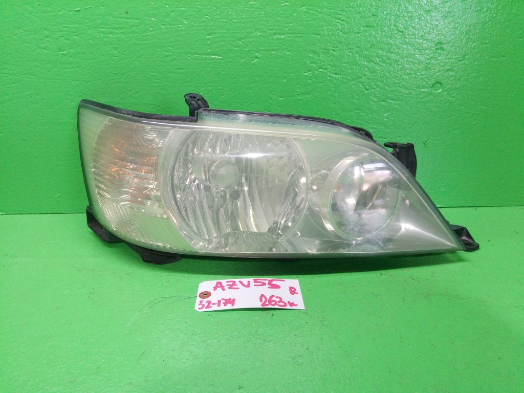 Фара TOYOTA VISTA AZV55 правая (б/у)