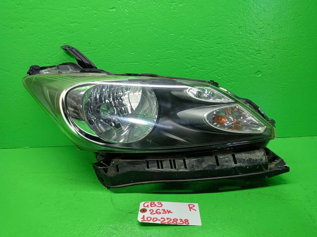 Фара HONDA FREED GB3 правая (б/у)