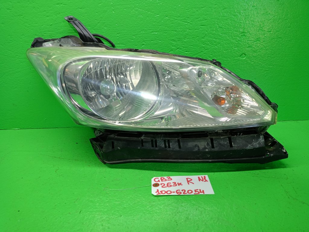 Фара HONDA FREED GB3 правая (б/у) №1
