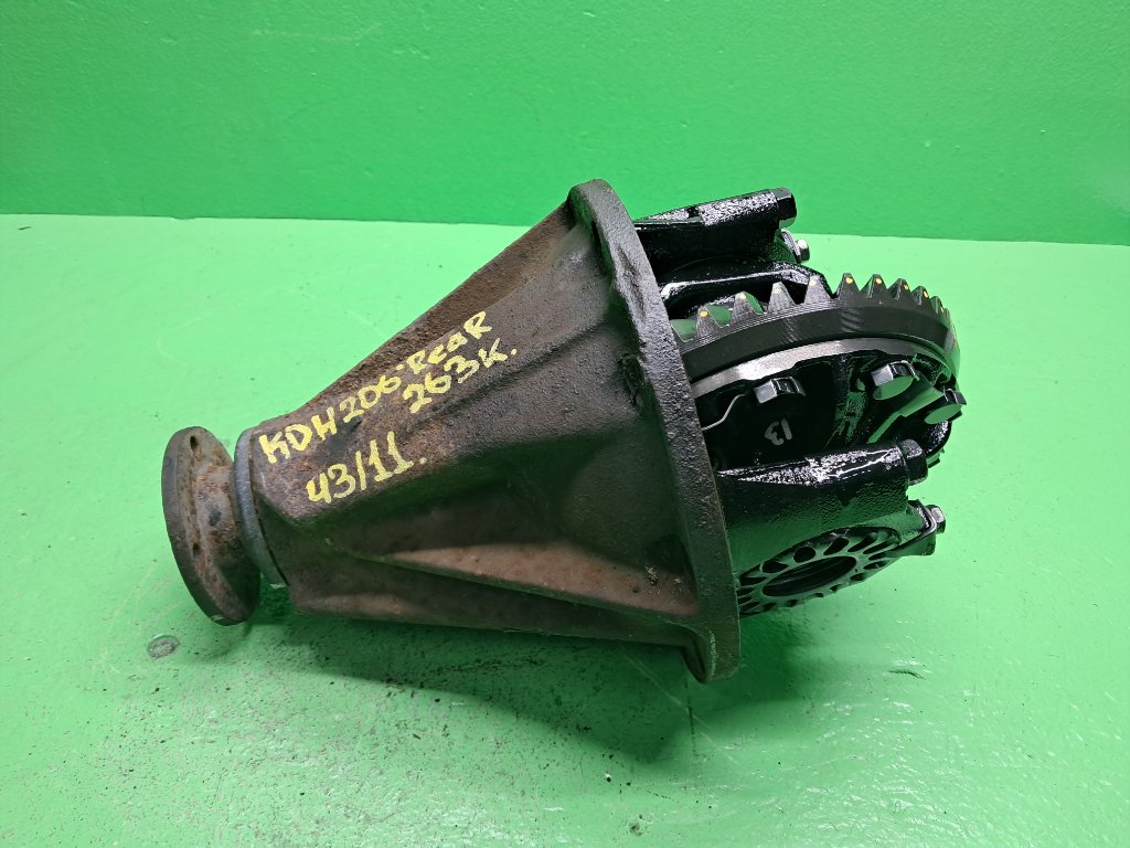 Редуктор TOYOTA HIACE KDH206 задний (б/у) Редуктор TOYOTA HIACE KDH206 задний (б/у)