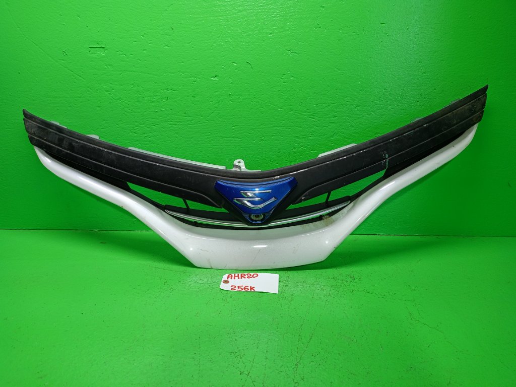 Решетка радиатора TOYOTA ESTIMA AHR20 (б/у)