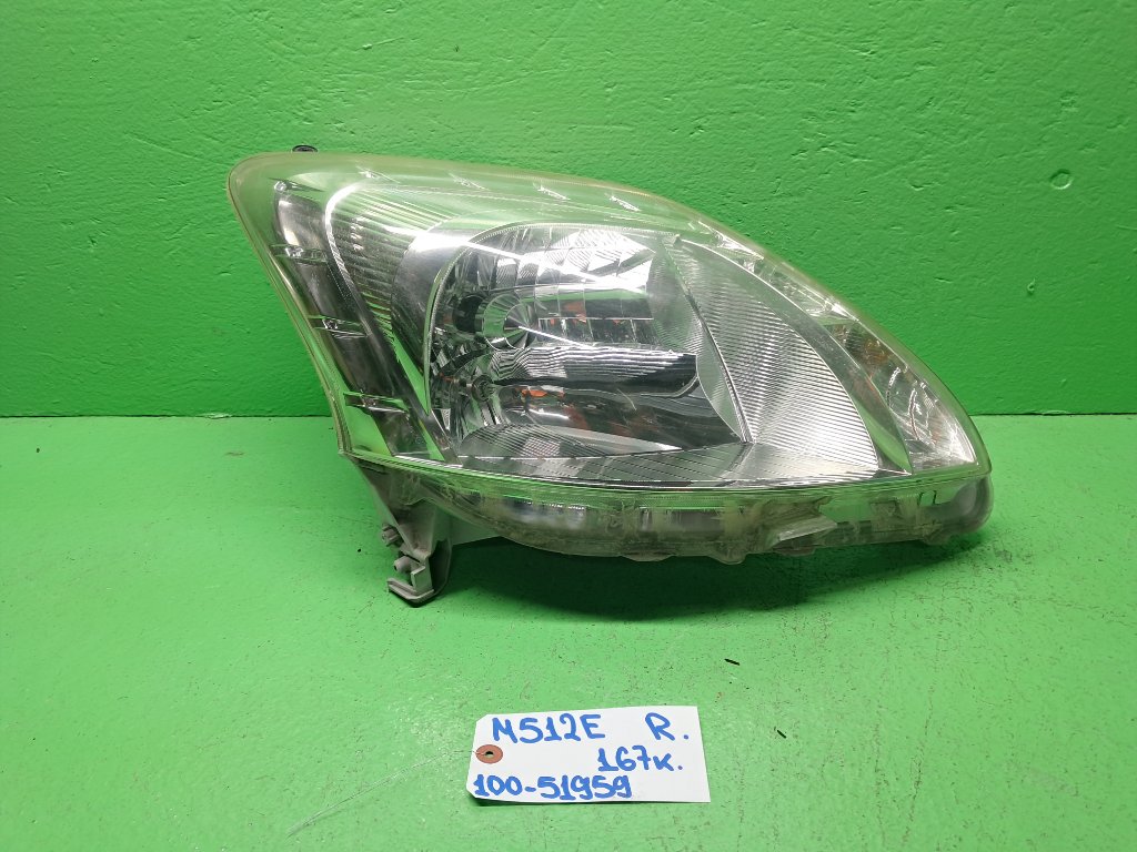 Фара TOYOTA PASSO SETTE M512E правая (б/у) Фара TOYOTA PASSO SETTE M512E правая (б/у)
