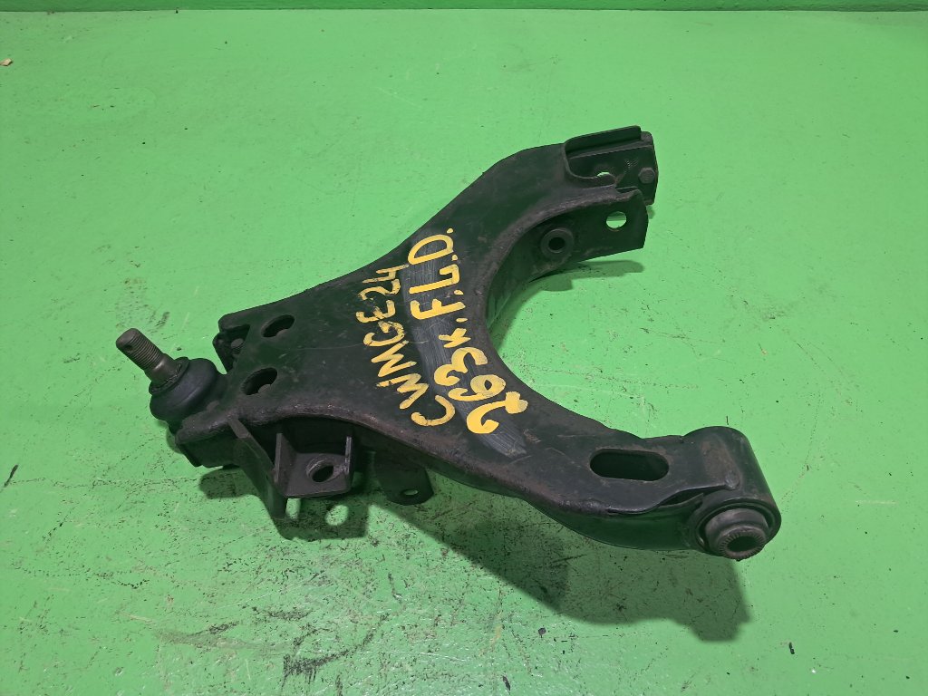 Рычаг NISSAN CARAVAN CWMGE24 передний левый (б/у)