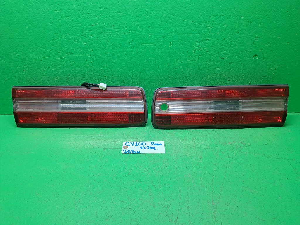 Вставка между стопов TOYOTA MARK II GX100 (б/у)