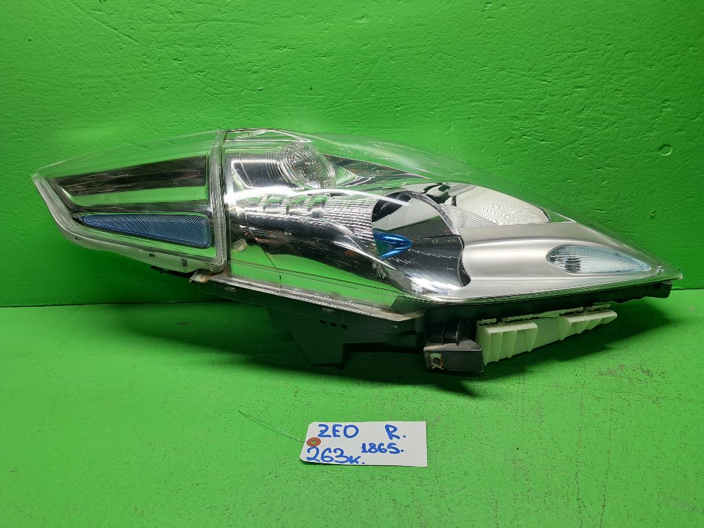Фара NISSAN LEAF ZE0 правая (б/у)
