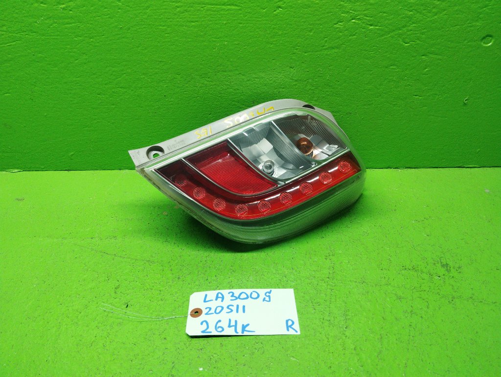 Стоп-сигнал DAIHATSU MIRA E:S LA300S правый (б/у)
