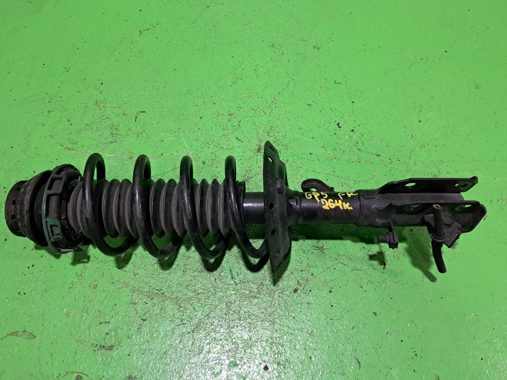 Стойка HONDA FIT GP5 передняя правая (б/у)