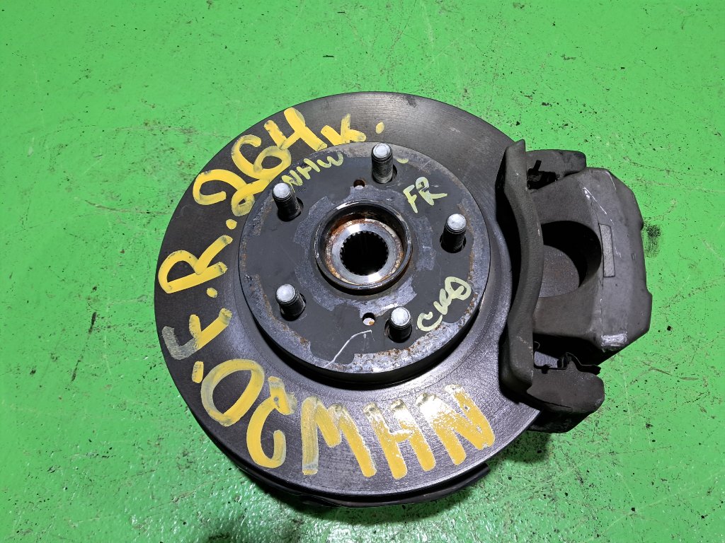 Ступица TOYOTA PRIUS NHW20 передняя правая (б/у)