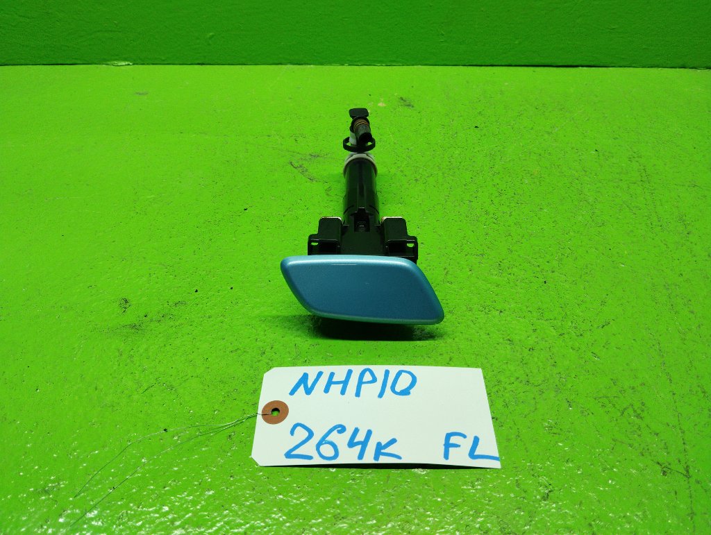 Форсунка омывателя TOYOTA AQUA NHP10 левая (б/у)