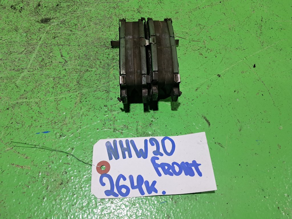 Тормозные колодки TOYOTA PRIUS NHW20 переднее (б/у)