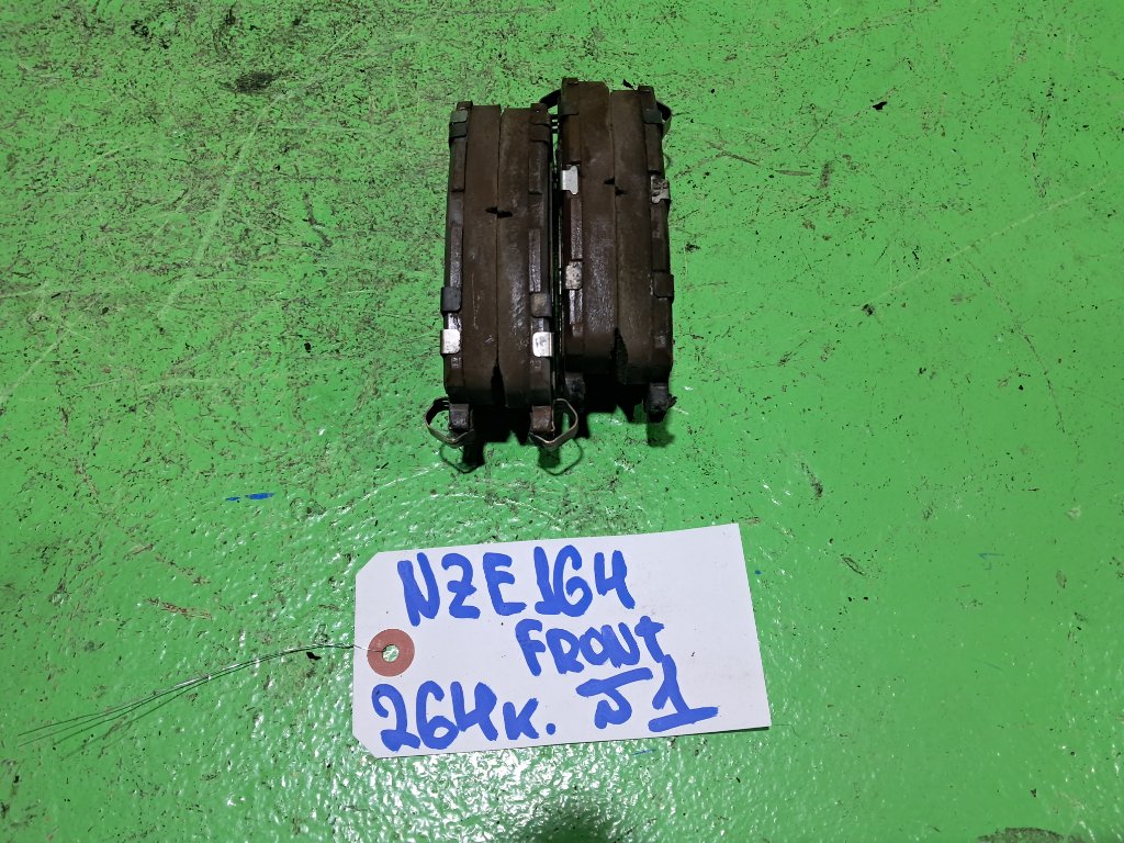 Тормозные колодки TOYOTA COROLLA FIELDER NZE164 переднее (б/у) #1