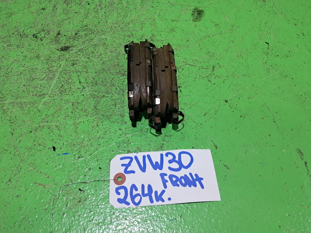 Тормозные колодки TOYOTA PRIUS ZVW30 переднее (б/у)