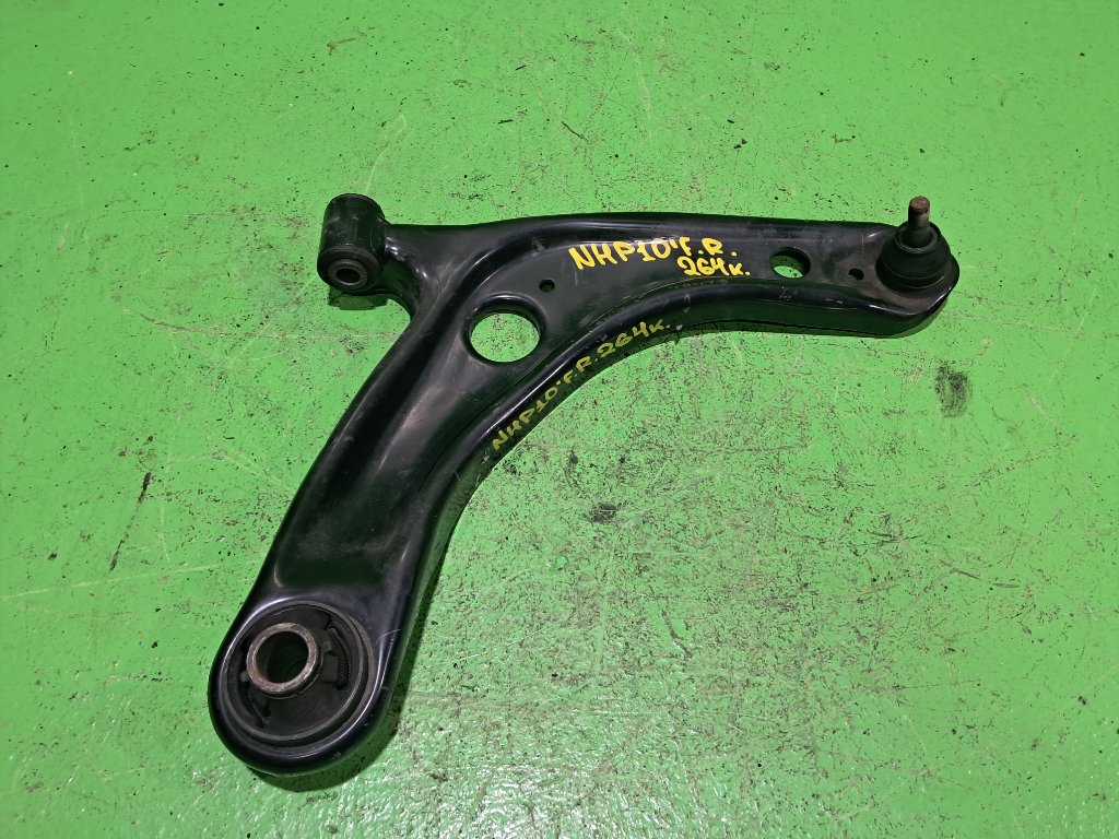 Рычаг TOYOTA AQUA NHP10 передний правый (б/у)