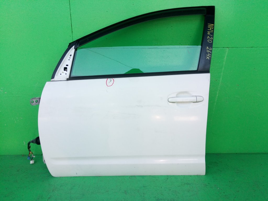 Дверь TOYOTA PRIUS NHW20 передняя левая (б/у)