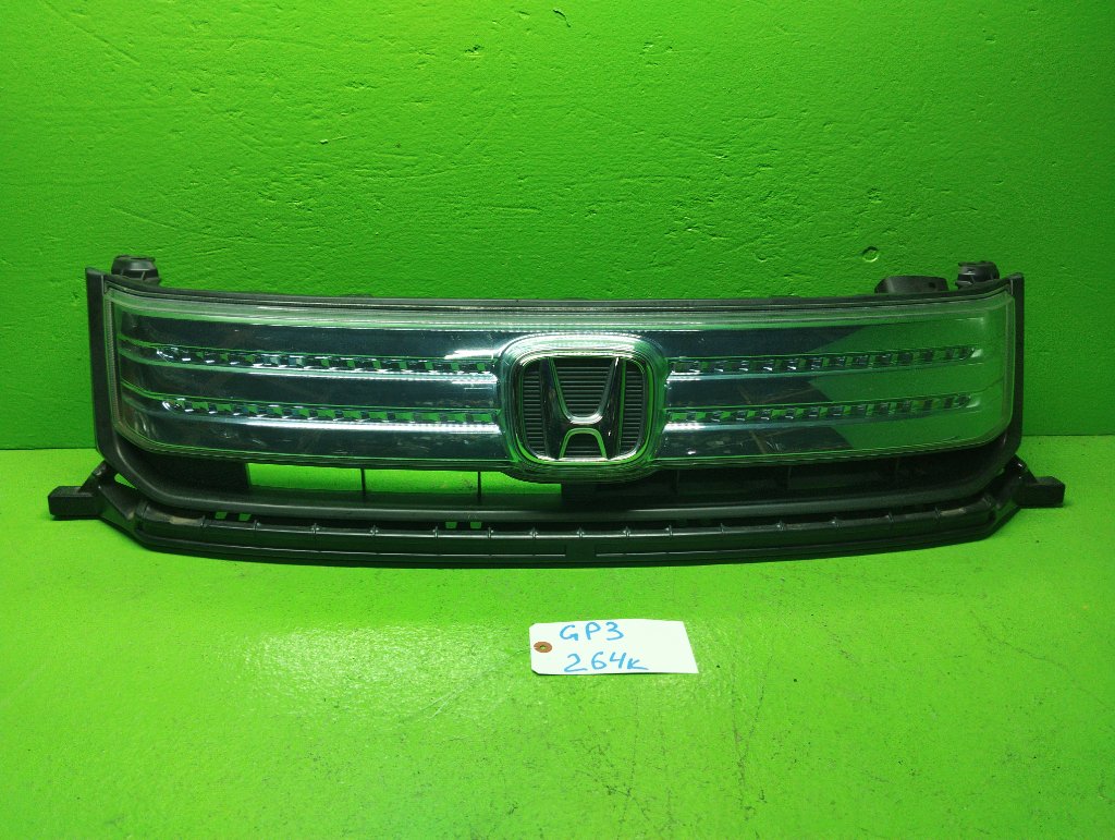 Решетка радиатора HONDA FREED SPIKE GP3 (б/у)