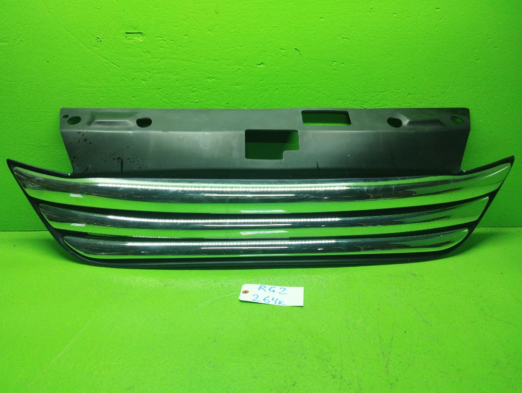 Решетка радиатора HONDA STEPWGN RG2 (б/у)