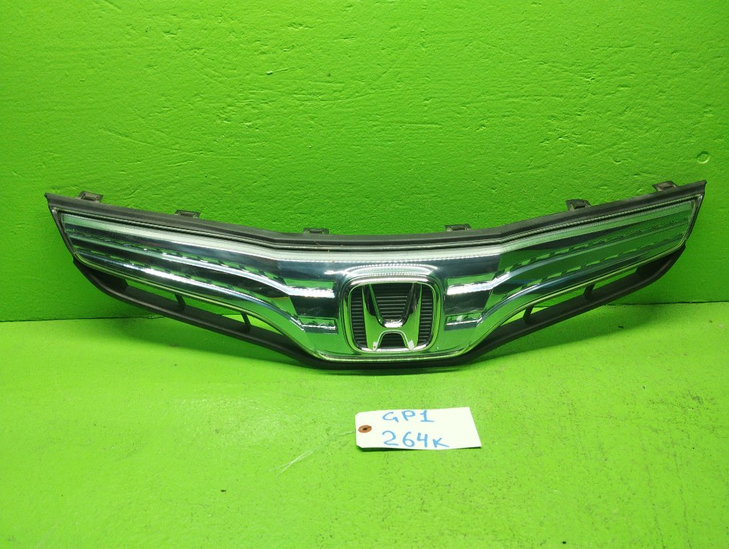Решетка радиатора HONDA FIT GP1 (б/у)
