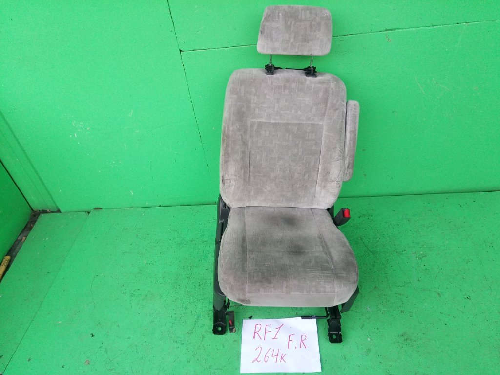 Сиденье HONDA STEP WAGON RF1 переднее правое (б/у)