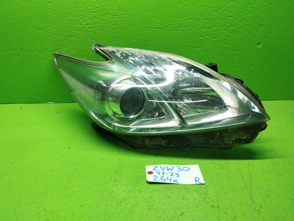 Фара TOYOTA PRIUS ZVW30 правая (б/у)