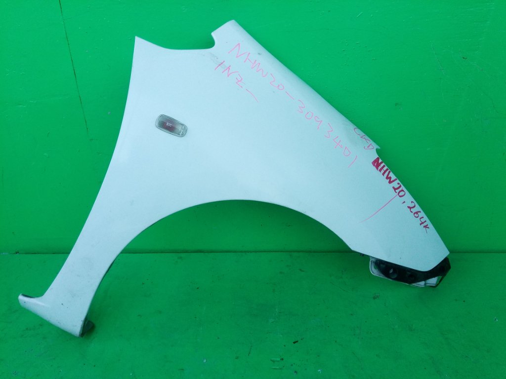 Крыло TOYOTA PRIUS NHW20 переднее правое (б/у)