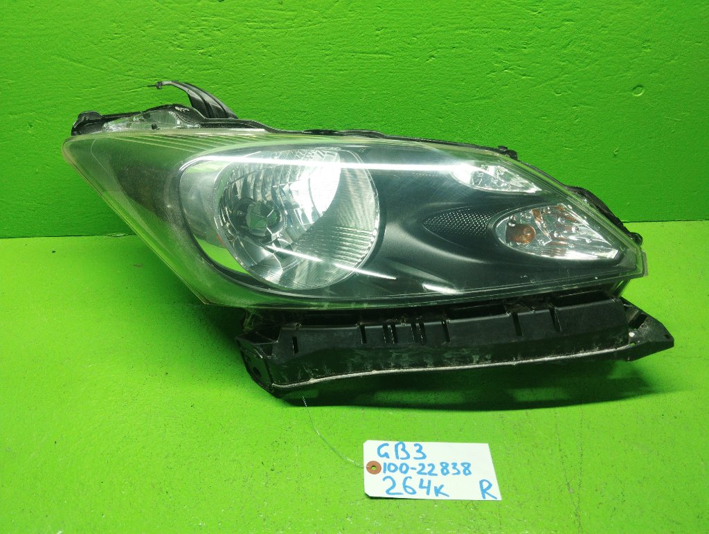 Фара HONDA FREED GB3 правая (б/у)