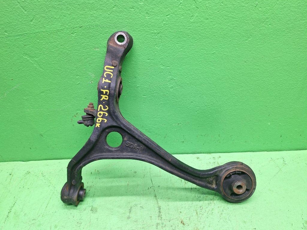 Рычаг HONDA INSPIRE UC1 передний правый (б/у)