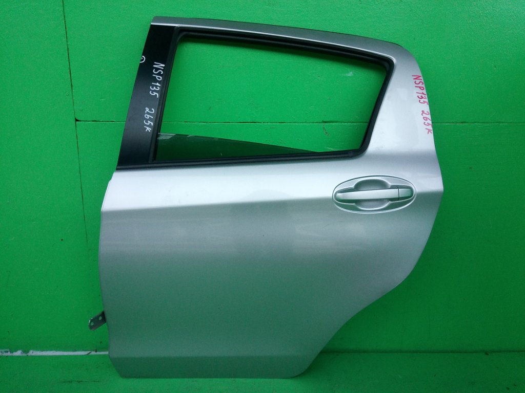 Дверь TOYOTA VITZ NSP135 задняя левая (б/у)