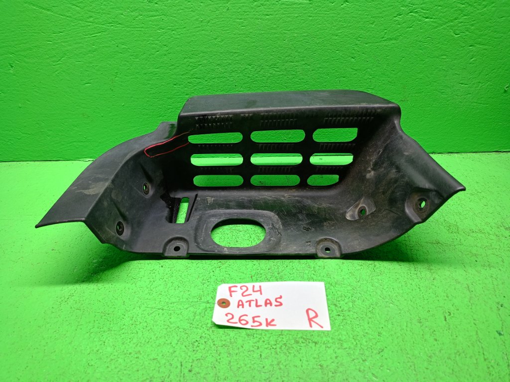 Подножка NISSAN ATLAS F24 правая (б/у)