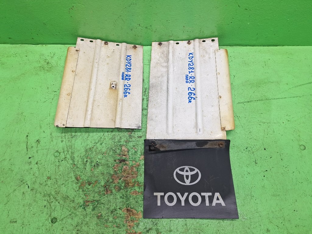 Брызговик TOYOTA DYNA KDY281 задний правый (б/у)