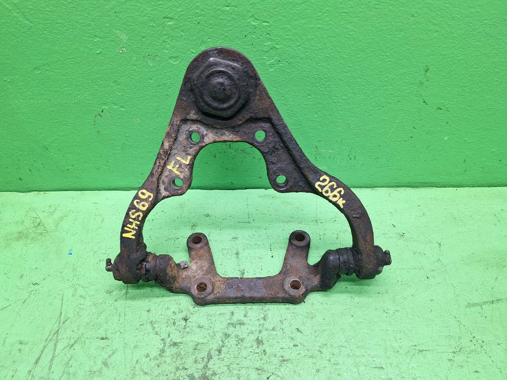 Рычаг подвески верхний ISUZU ELF NHS69E передний левый (б/у)