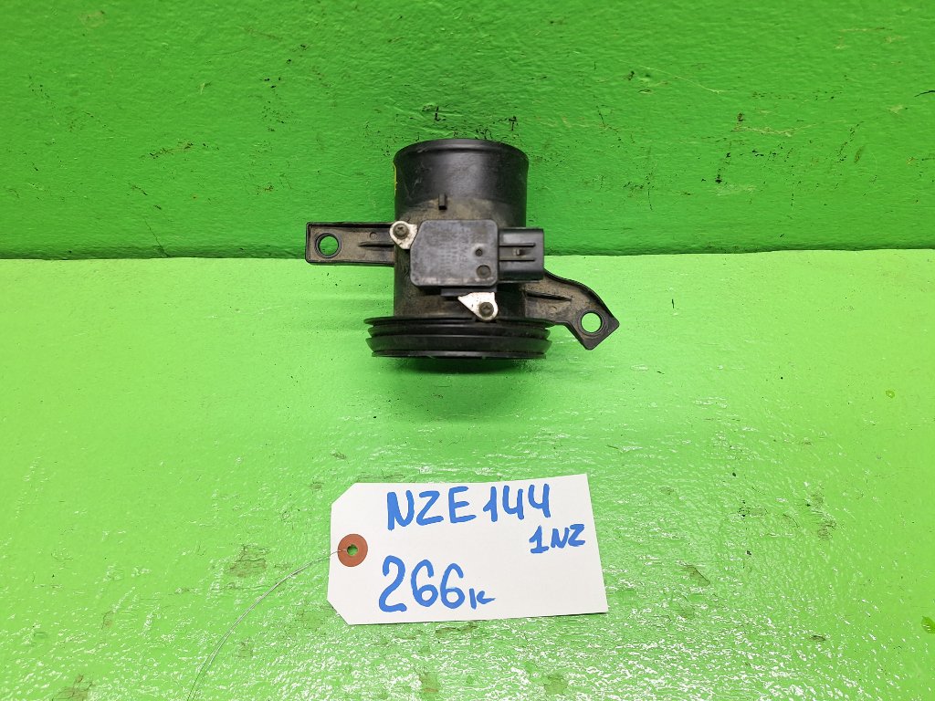 Датчик потока воздуха TOYOTA COROLLA NZE144 1NZ-FE (б/у)