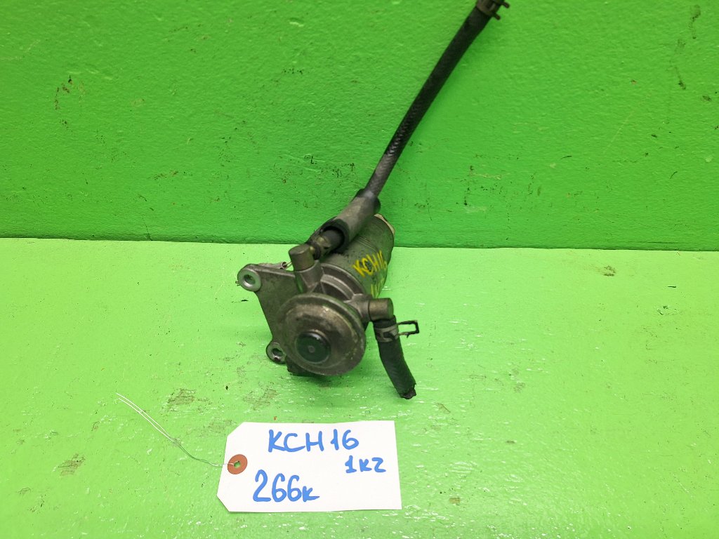 Насос ручной подкачки TOYOTA GRANVIA KCH16 1KZ-TE (б/у)