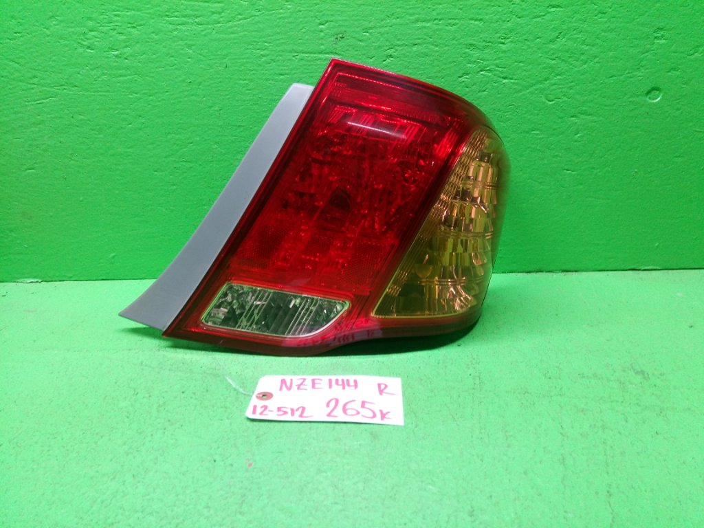 Стоп-сигнал TOYOTA COROLLA AXIO NZE144 правый (б/у)
