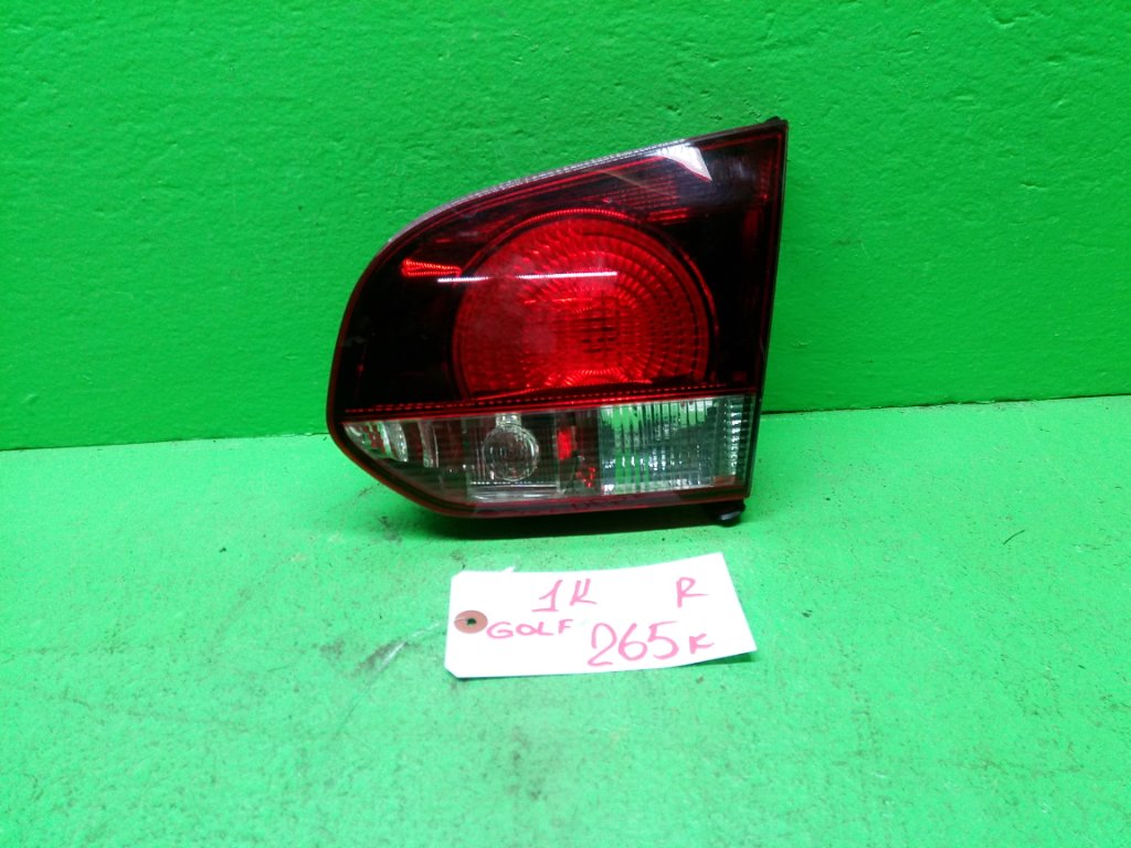 Вставка между стопов VOLKSWAGEN GOLF 1K правая (б/у)