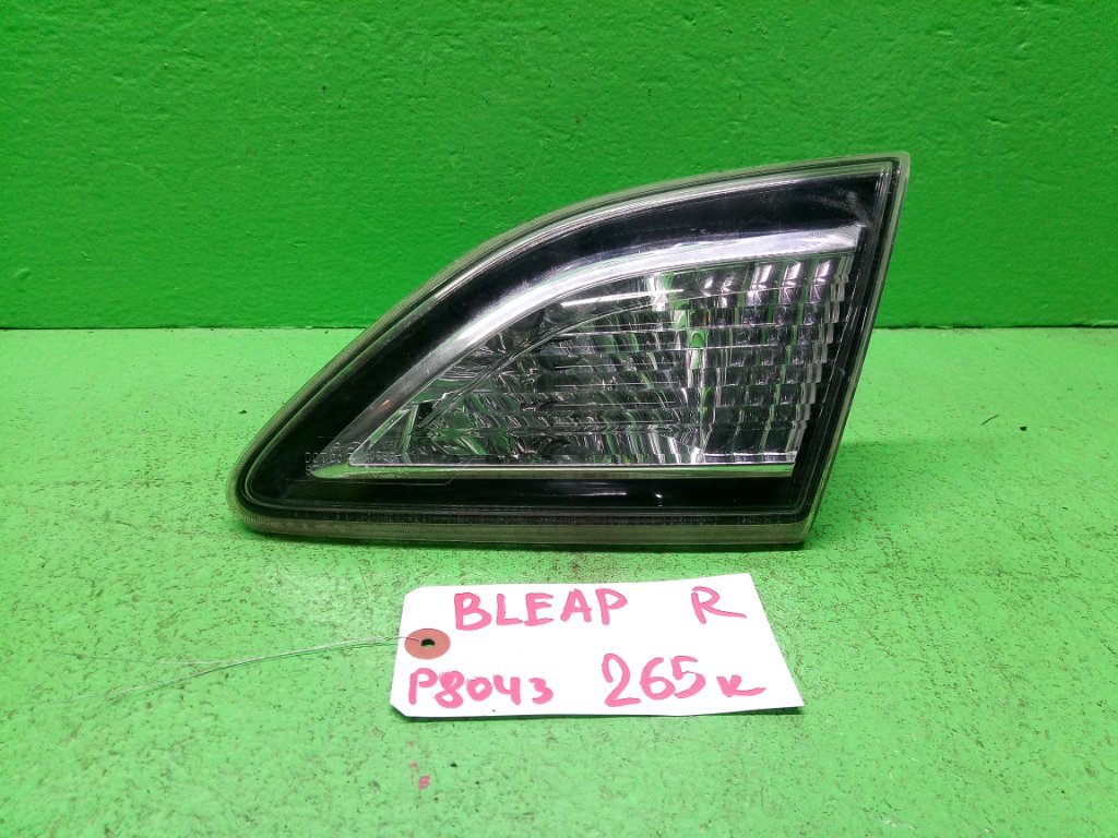 Вставка между стопов MAZDA AXELA BLEAP правая (б/у)