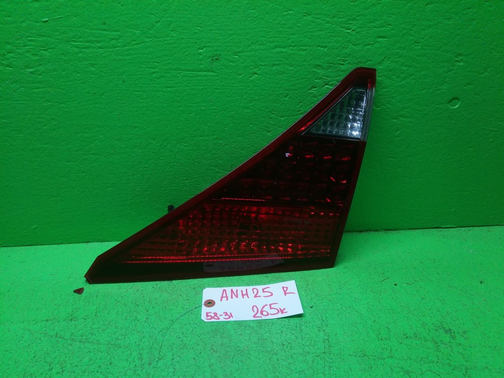 Вставка между стопов TOYOTA ALPHARD ANH25 правая (б/у)