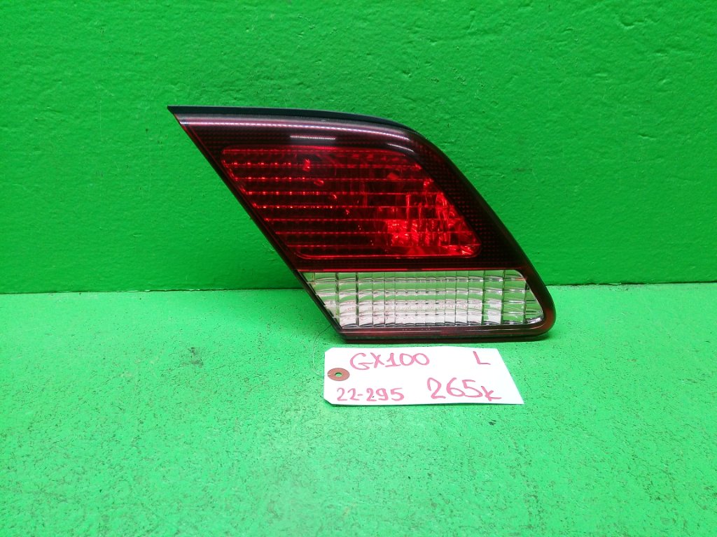 Вставка между стопов TOYOTA CRESTA GX100 левая (б/у)