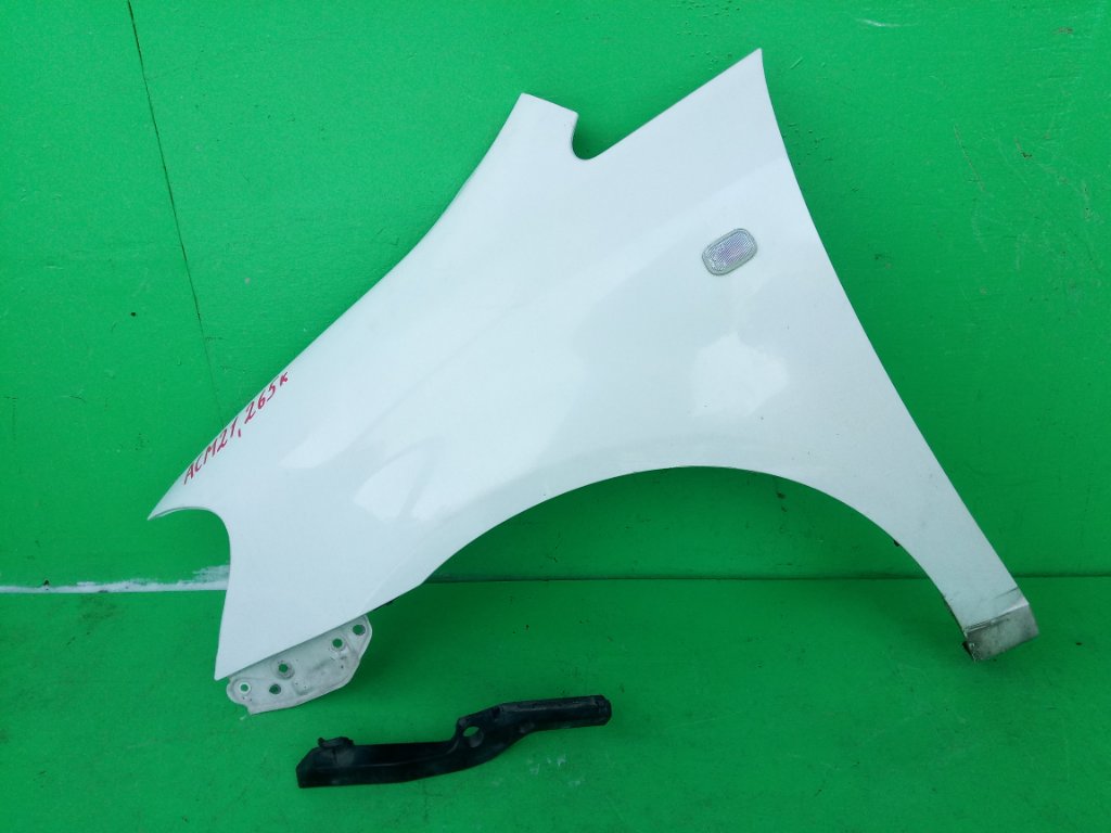 Крыло TOYOTA IPSUM ACM21 переднее левое (б/у)