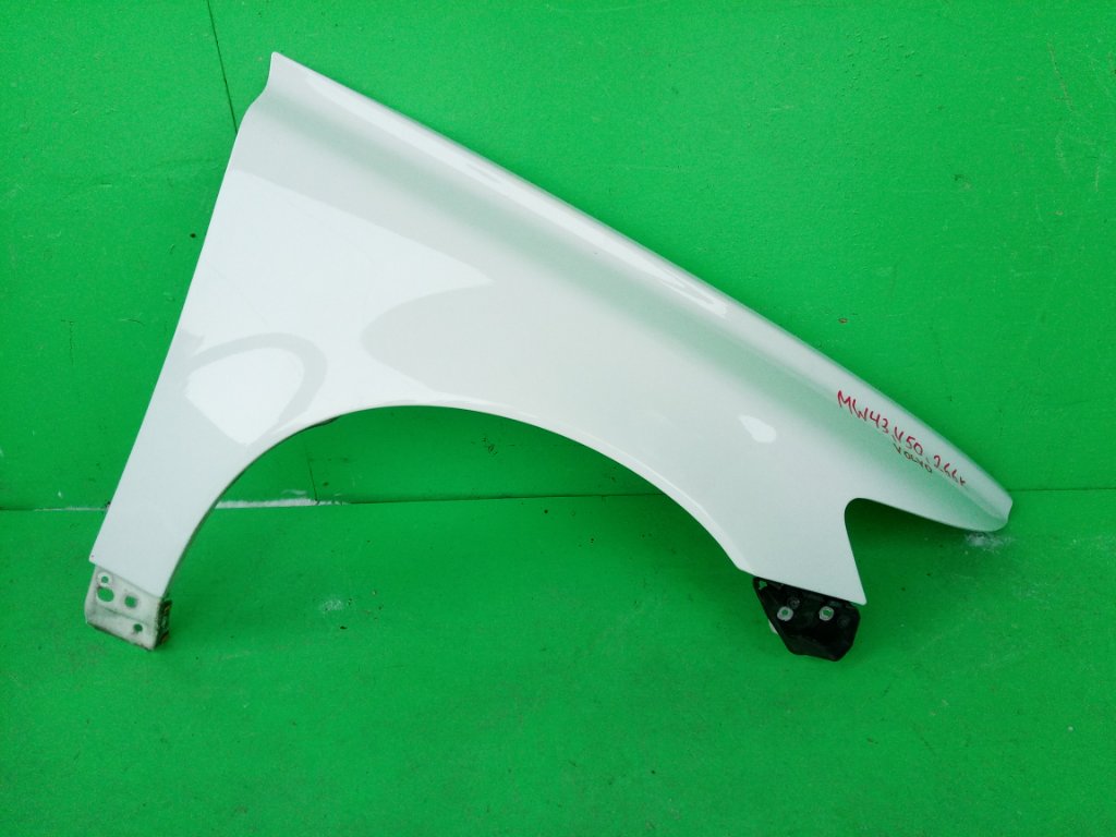 Крыло VOLVO V50 MW43 переднее правое (б/у)