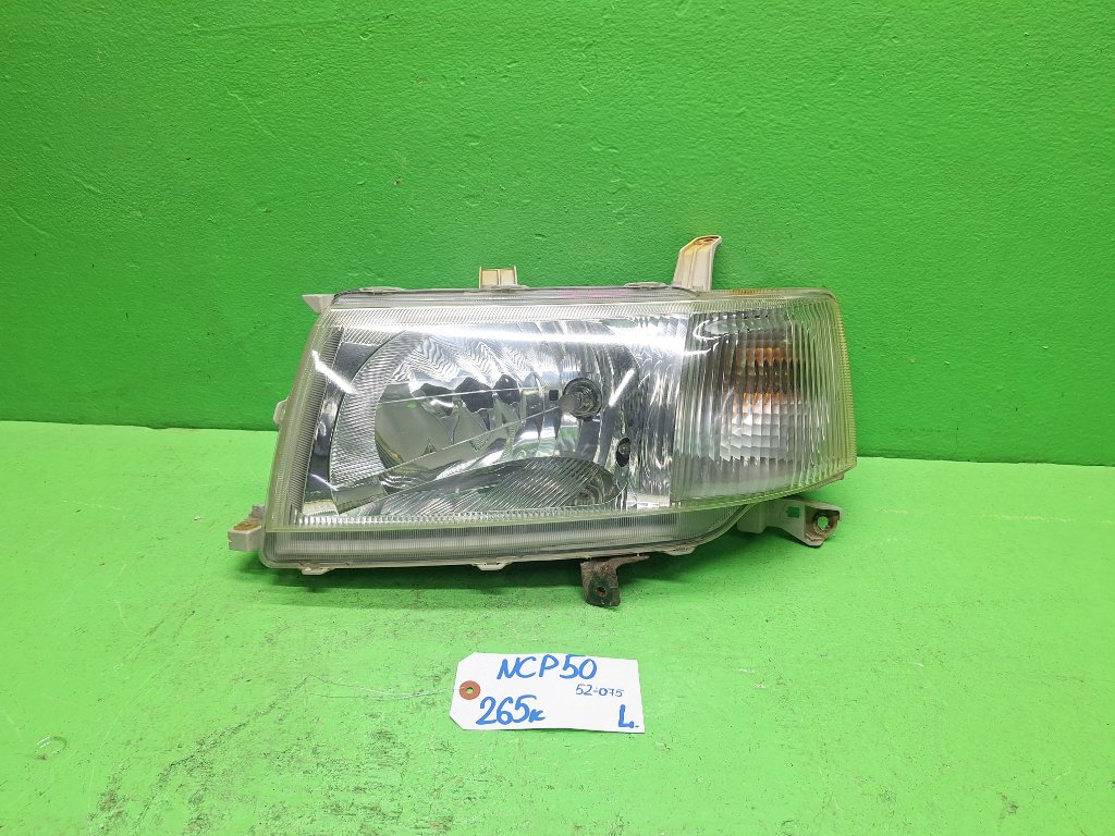Фара TOYOTA PROBOX NCP50 левая (б/у)