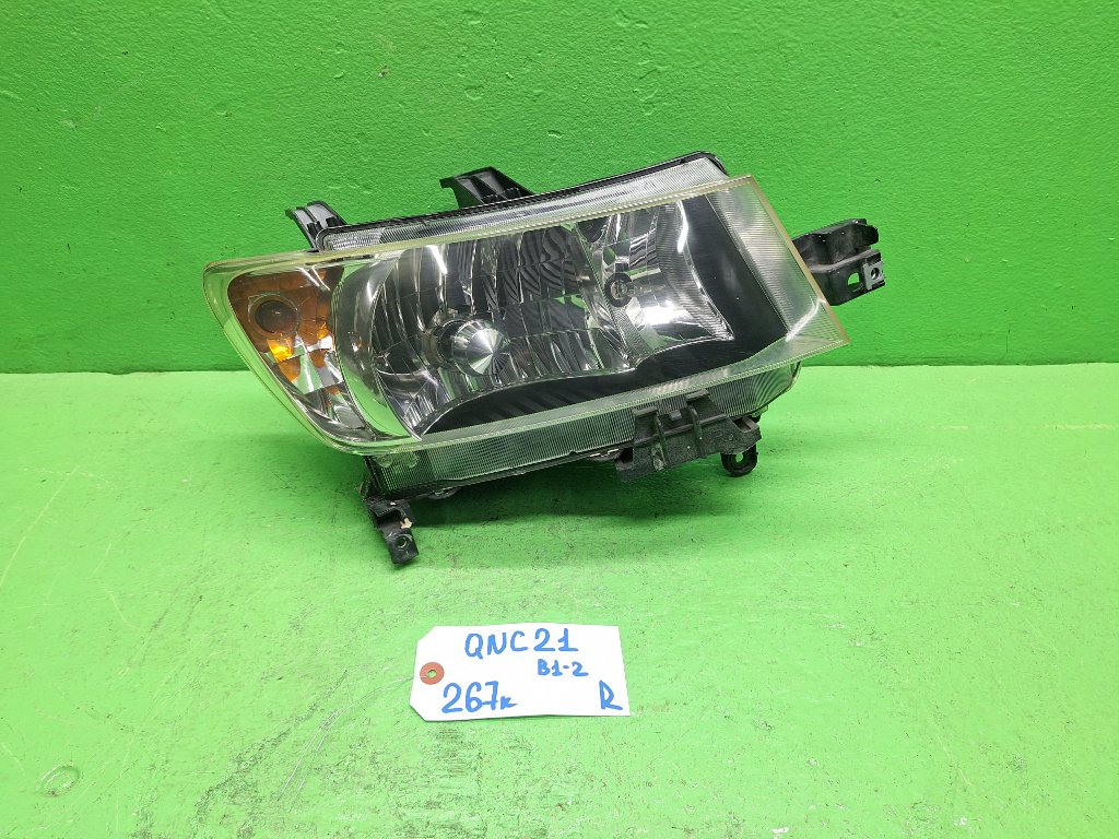 Фара TOYOTA BB QNC21 правая (б/у)